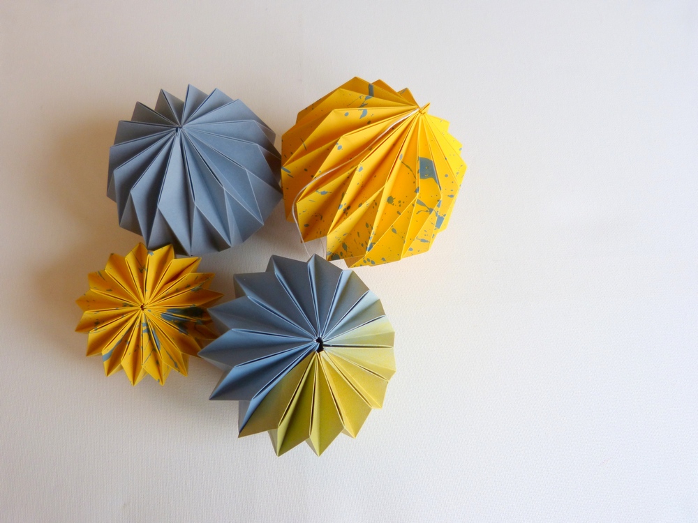 Mobile boule jaune