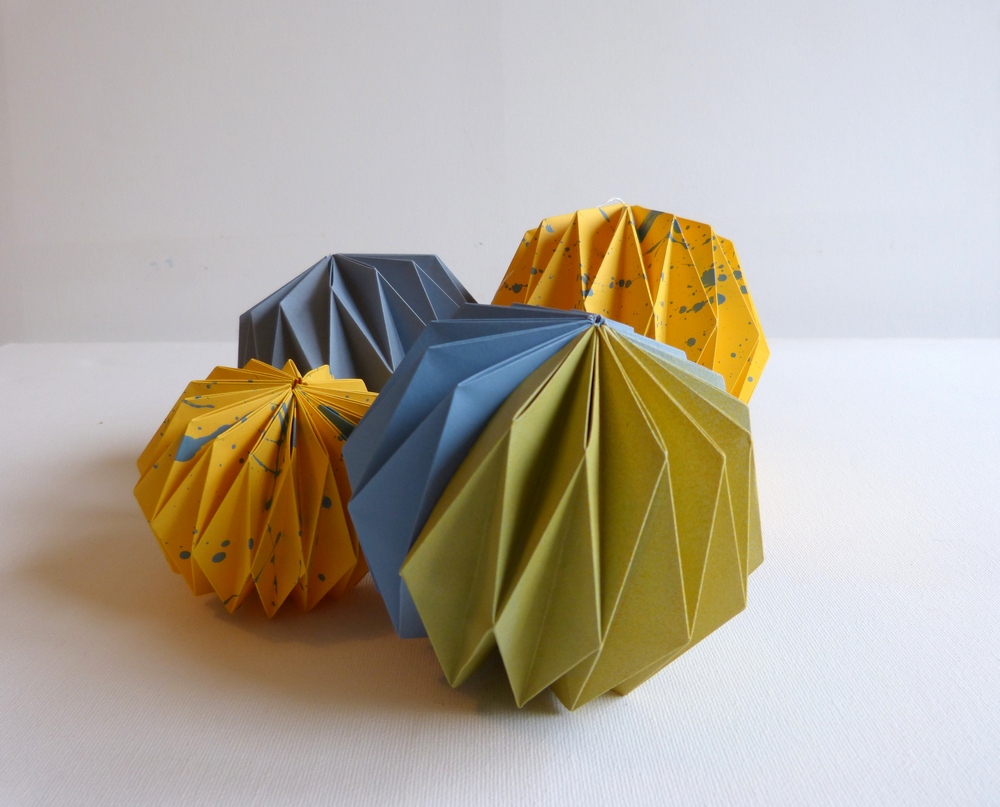 Mobile boule jaune