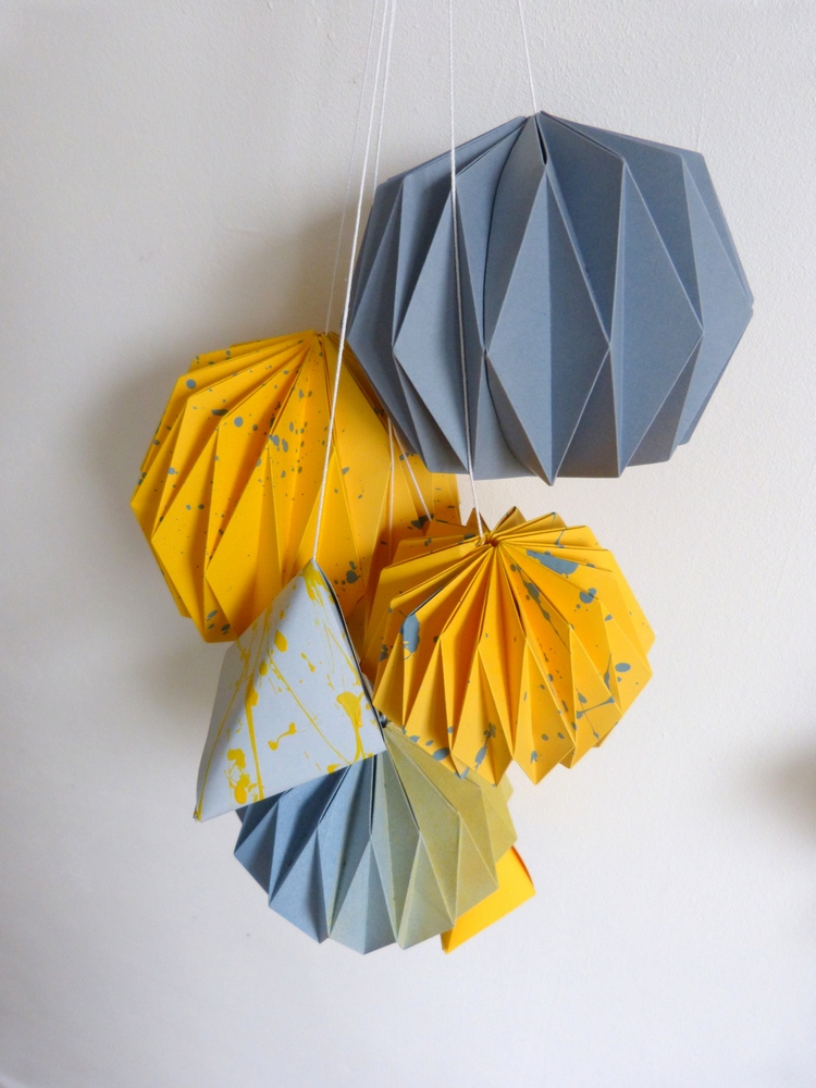 Mobile boule jaune