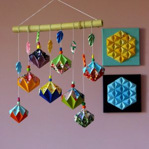 Petite suspension de diamants multicolore