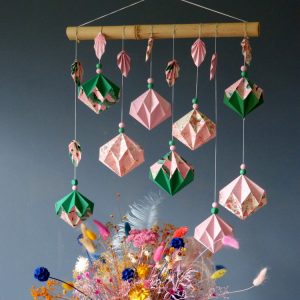 Petite suspension de diamants roses et verts