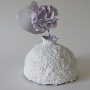 Fleur en tissu et vase en papier mâché (vendu)