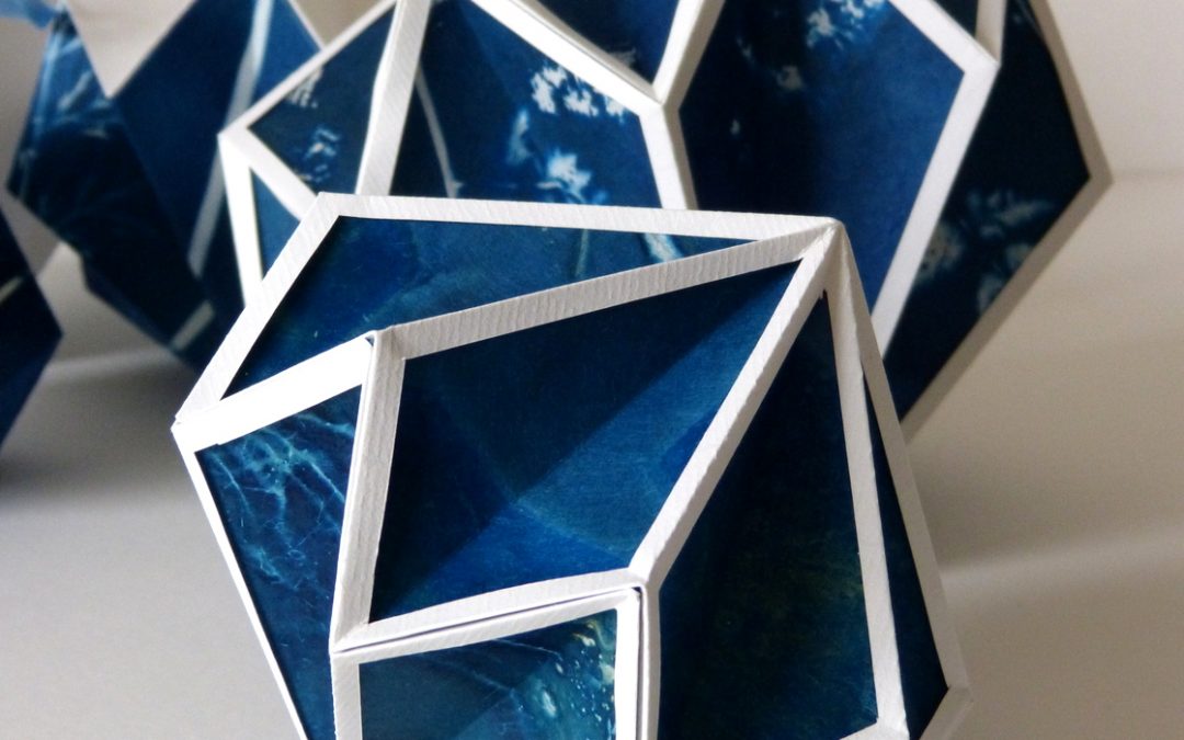 Cyanotypes et diamants, une collaboration entre amoureuses du papier